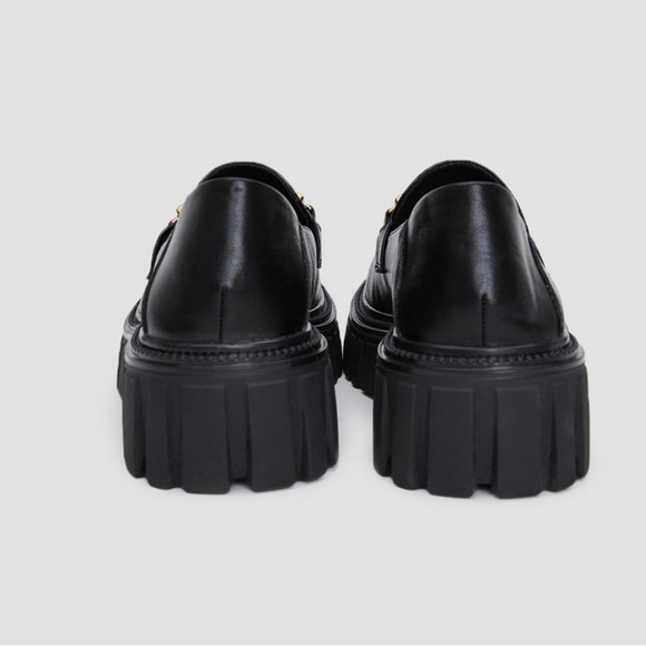 Lattelier Leather Loafers With Chain - Picture 4 of 13